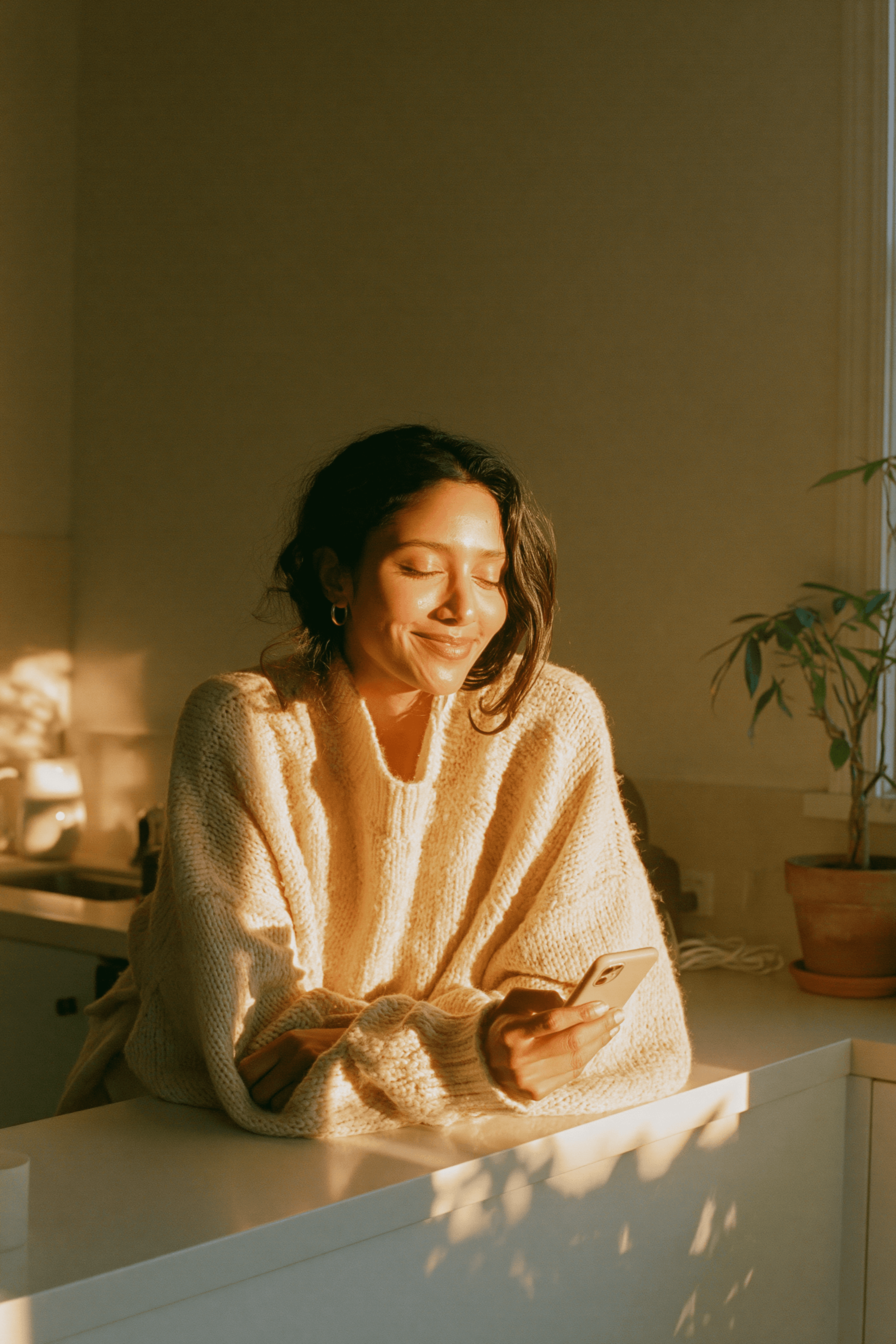 Teledris patient feeling supported by online care from her sunlit kitchen